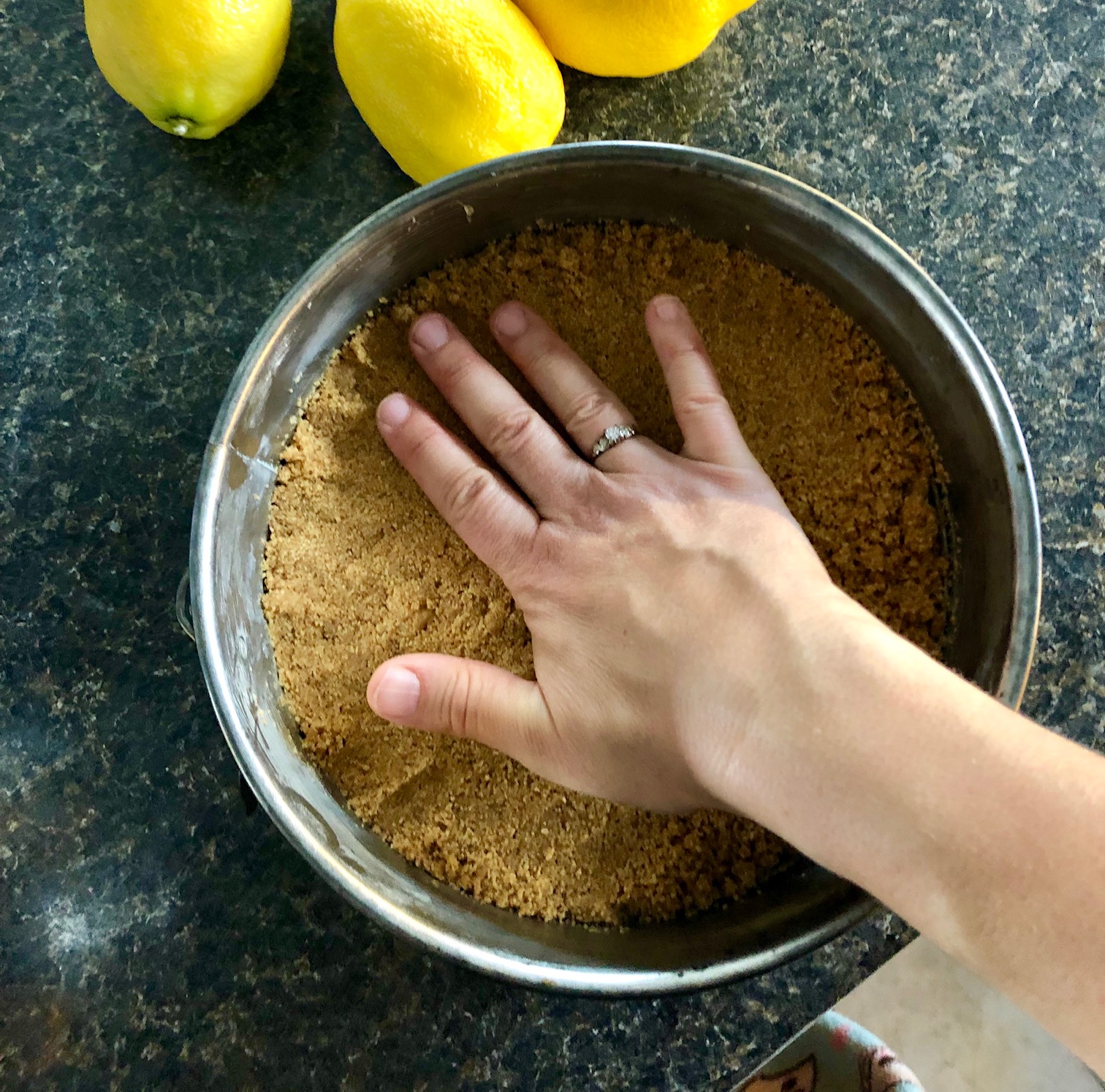 Lemon Cheesecake with Lemon Curd topping - Recipe